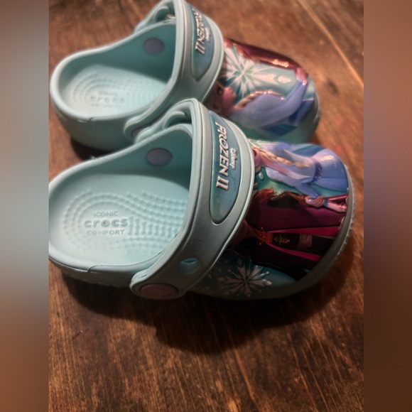 Crocs Toddler Size C6 Blue Frozen II Clogs - Picture 1 of 9